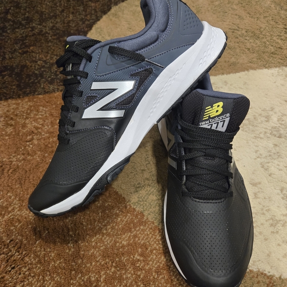 New Balance Men's Black Running Shoes - Picture 9 of 12